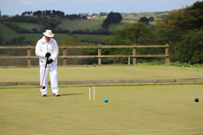 Morning doubles, Alan Jones(ED) runs 3 with blue